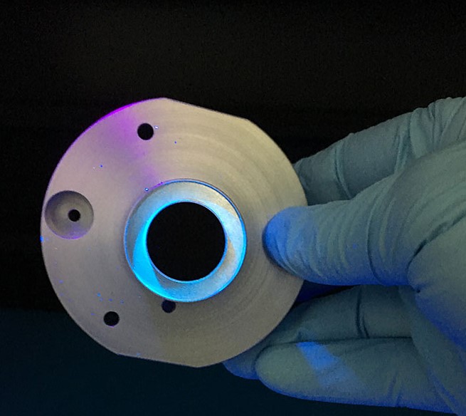 紫外線脫脂檢查燈應用於油脂清洗檢查 